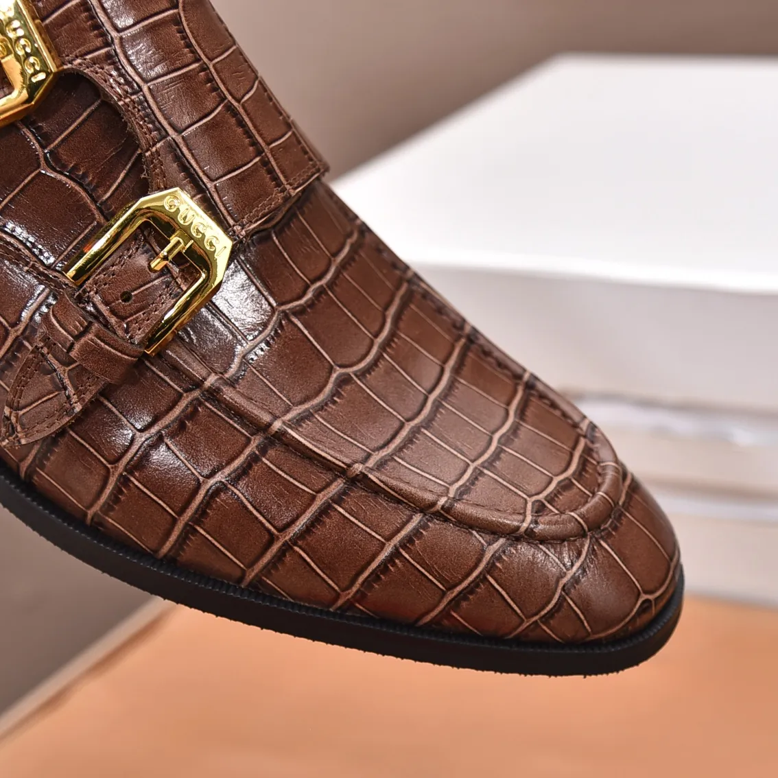 Men's shoes 💰560 (high-end, all cowhide) GUCCI high-end formal leather shoes, original imported fabrics from Italy, cowhide lining, original hardware. I believe you will be struck by it from the first moment you see it. The avant-garde atmosphere can no longer fully interpret its elegance. AAA grade rubber outsole, super comfortable. Original counter last, ensuring its original version and quality. The simple upper ensures its comfort and breathability. A pair of truly good shoes has its own unique soul, famous quality, regular size 38-44 (45 46 customized)
